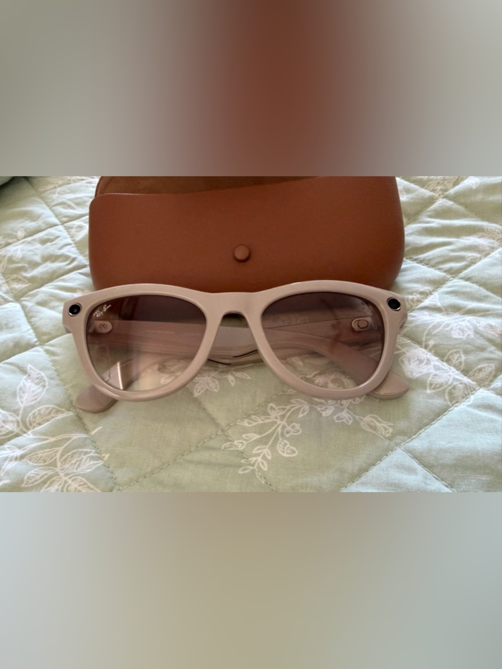 Ray-Ban Meta Skyler Chalk with Gradient Pink lenses